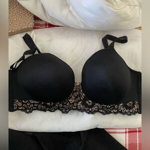 Black Lace-Trim Push-Up Bra - Women
